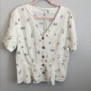 C&C California White Short-Sleeve Button-Front Top with Navy Floral Print